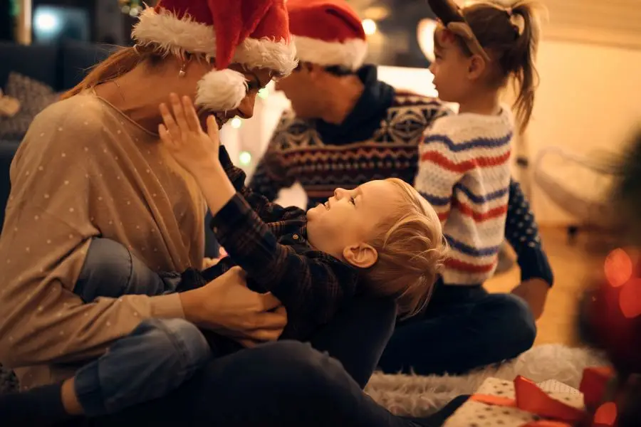 Tal med dit barn om julemandens eksistens, jul i familiens skød