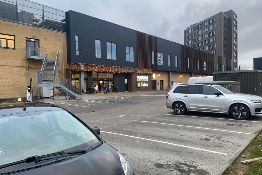 Parkeringsplads ved Frihedens Butikscenter