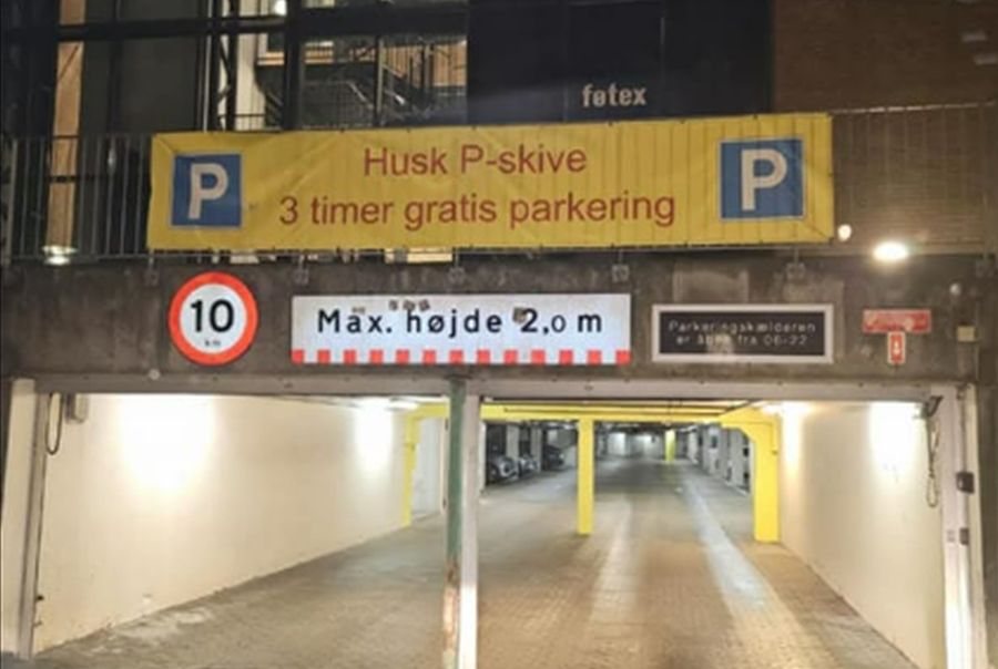Parkeringskilt i Butikscenter Friheden