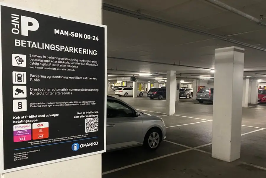 Parkeringsskilt i p-kælderen under Frihedens Butikscenter