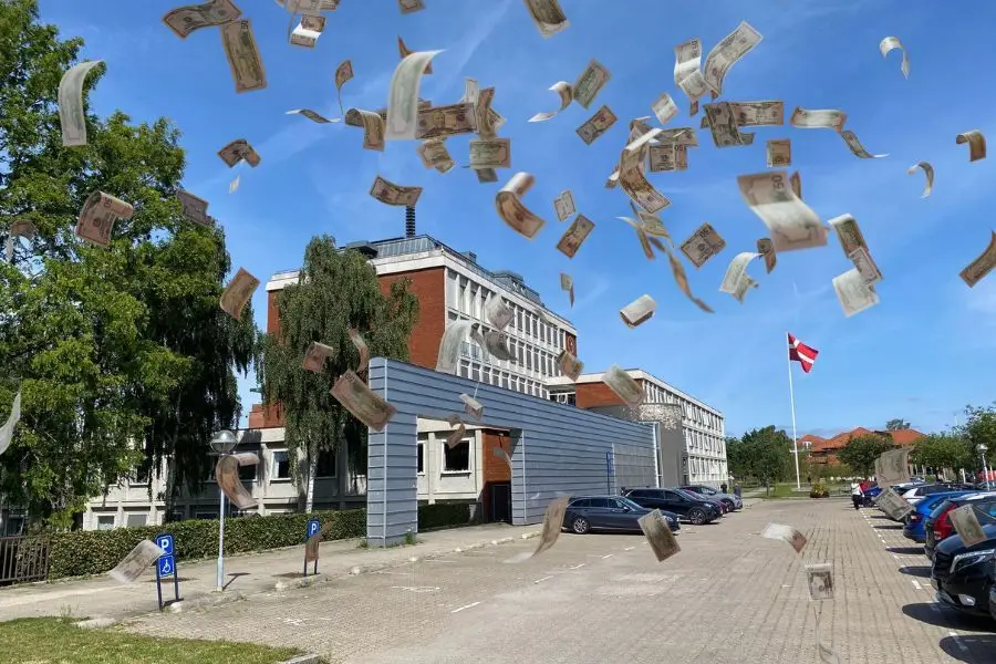 Hvidovre Rådhus med penge