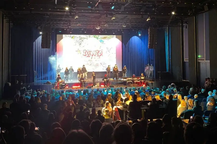 MOD Scenen, Risbjergskolen, Hvidovre, Kometen