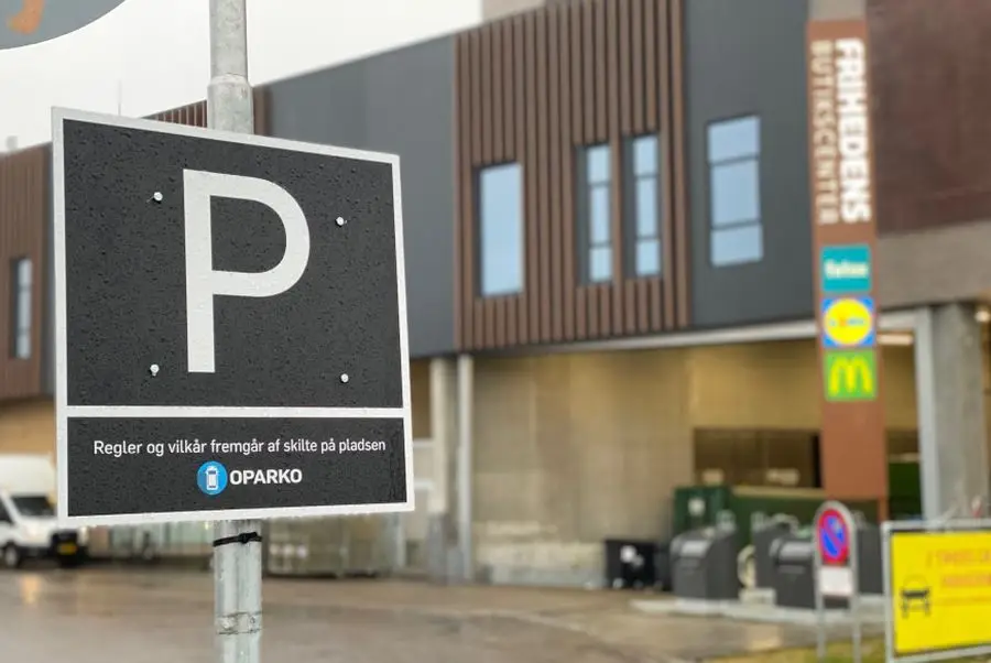 Parkeringsskilt ved Frihedens Butikscenter