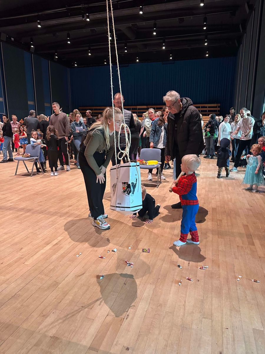 Fastelavn i Kometen ved Risbjerggaards Villaby