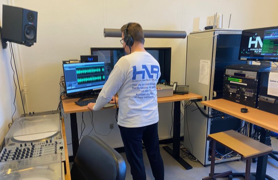 Per Schreiber i studiet hos Hvidovre Nærradio