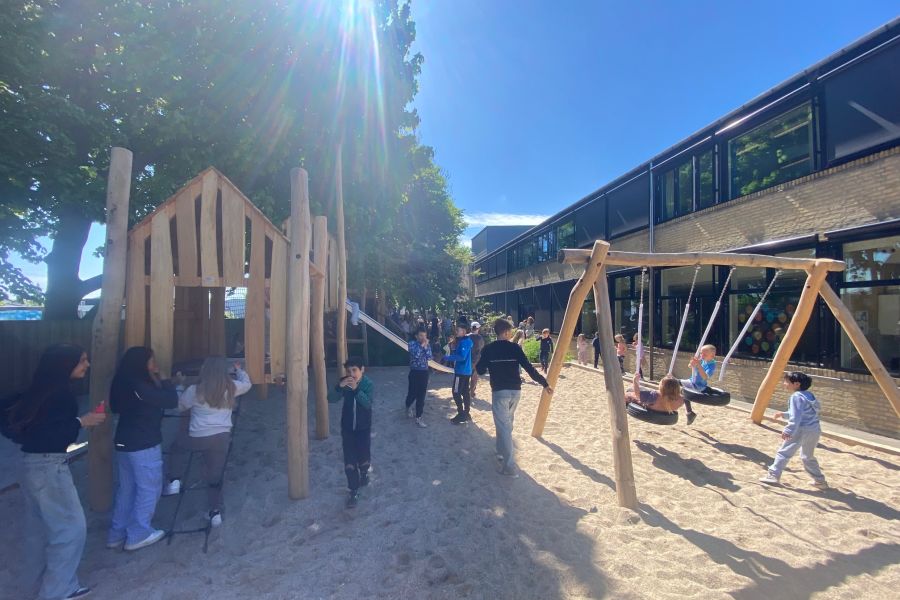 Gungehusskolen indvier ny legeplads med gynger