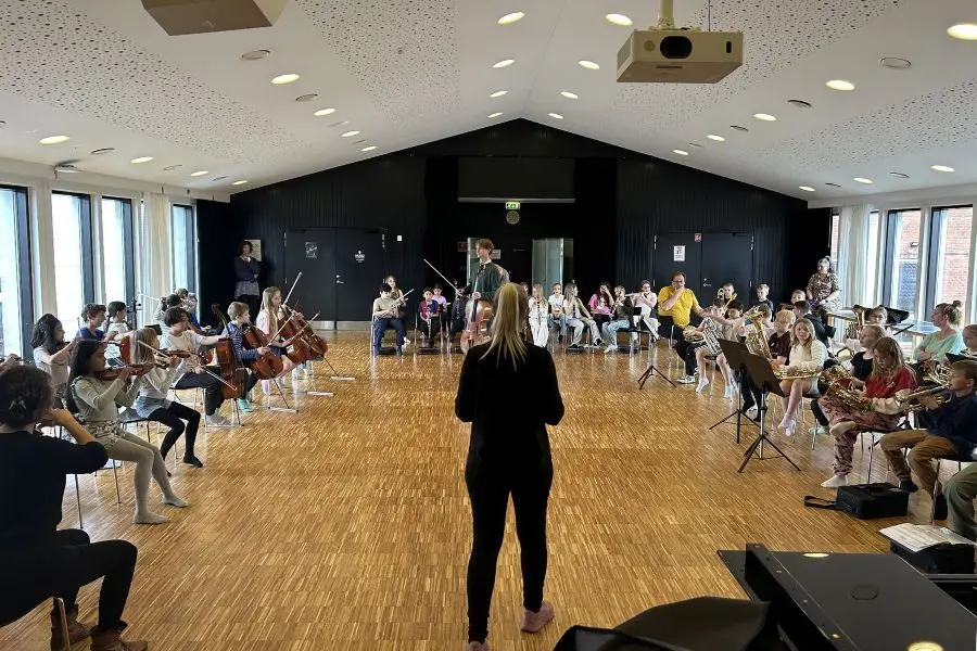 OrkesterMester, skoleelever fra Gungehusskolen i Hvidovre øver til optræden i DR Koncerthuset