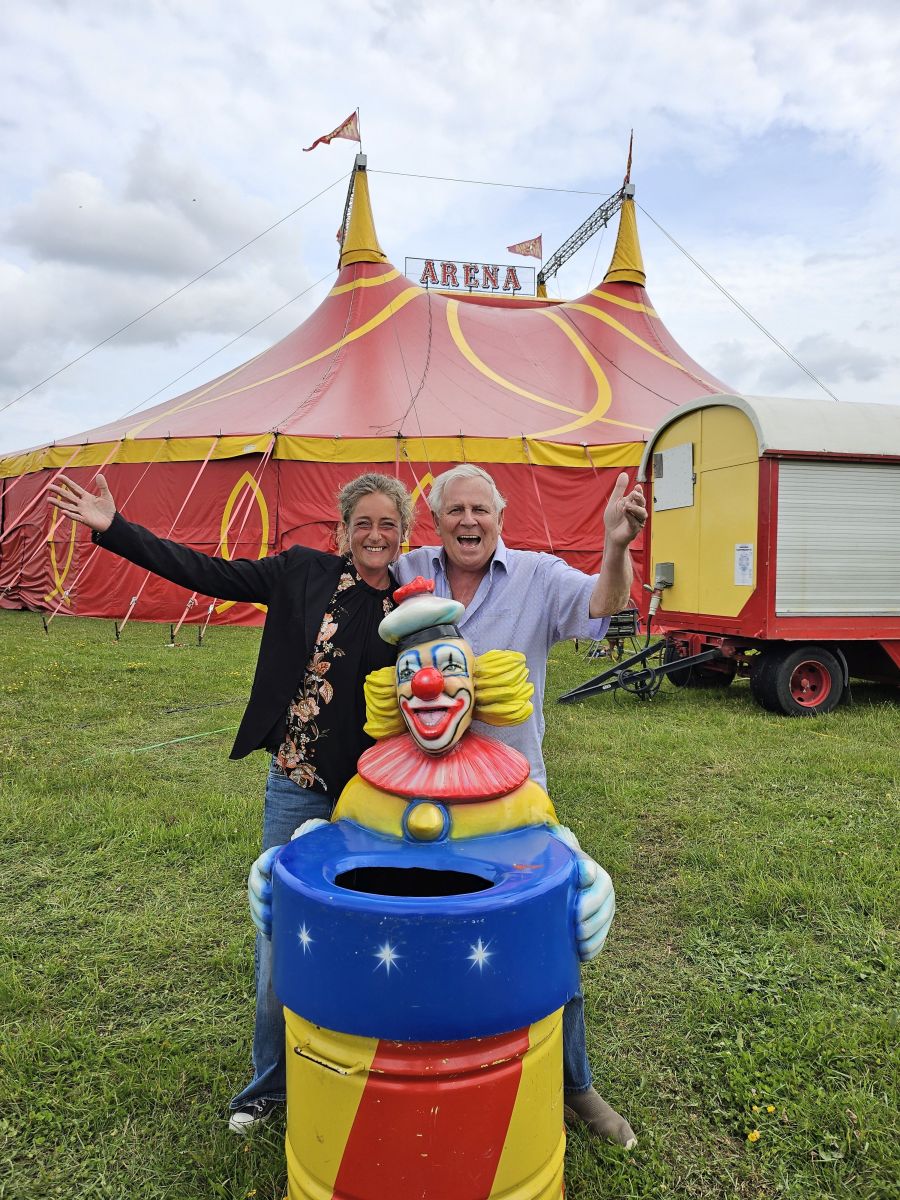 Maria Durhuus og Benny Berdoni foran Cirkus Arena