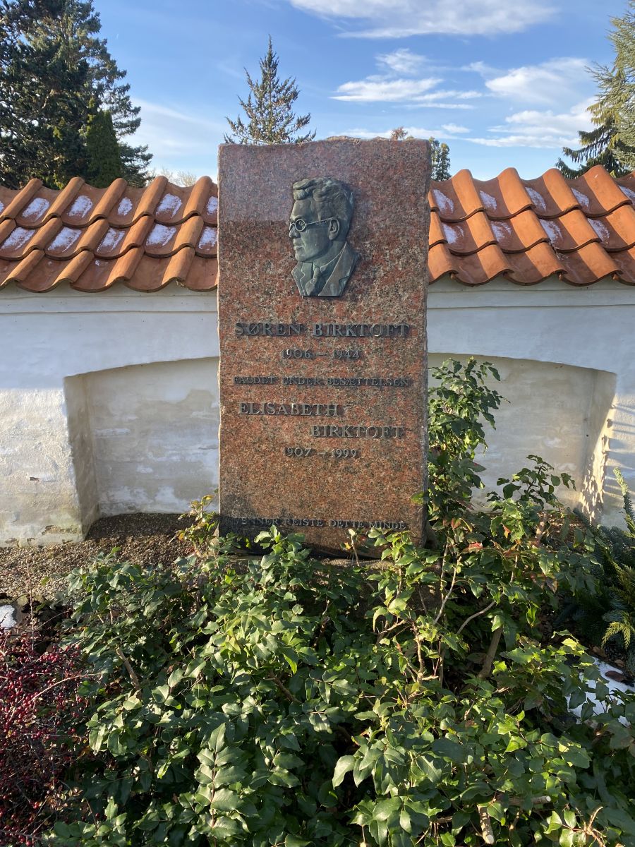 Søren Birktofts grav ved Hvidovre Kirke