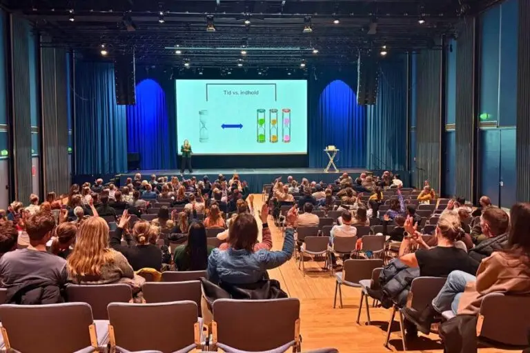 Tilskuere i Kometen til oplæg om mobiltelefoner