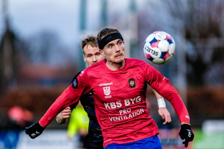 Fodboldspiller og fodbold