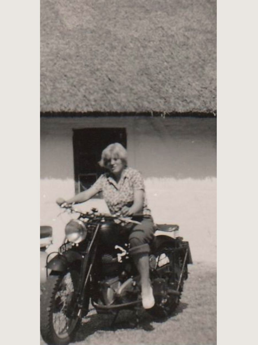 Ammi Stein Pedersen på motorcykel